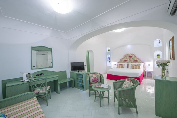 Room 28 of 212