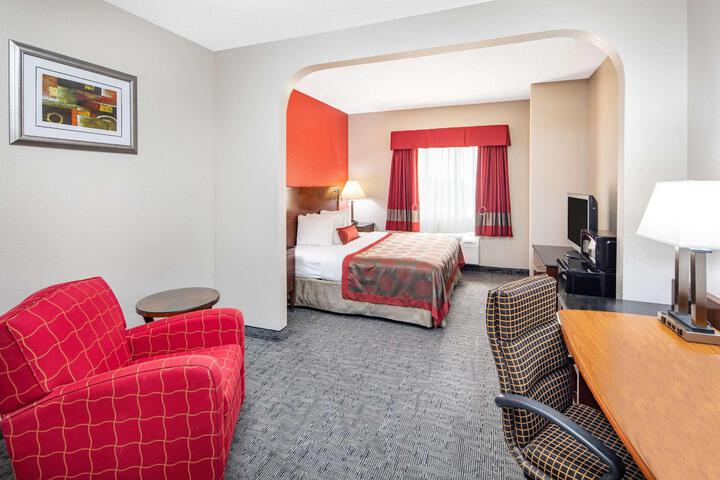 1 King Bed (3 of 11)