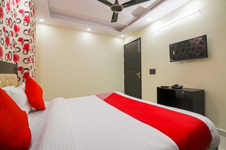 Room 4 of 5