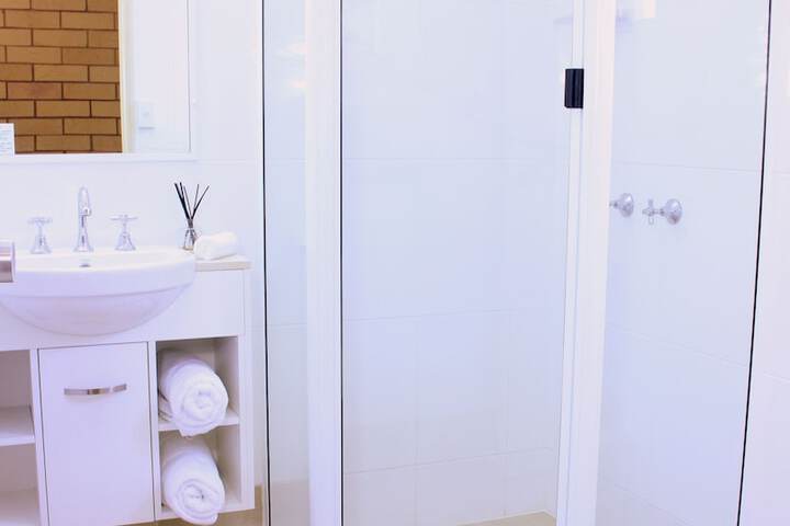 Room 8 of 18
