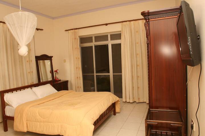 Room 8 of 34