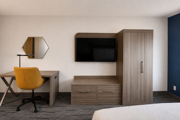 Room 42 of 102