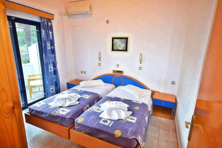 Room 4 of 42