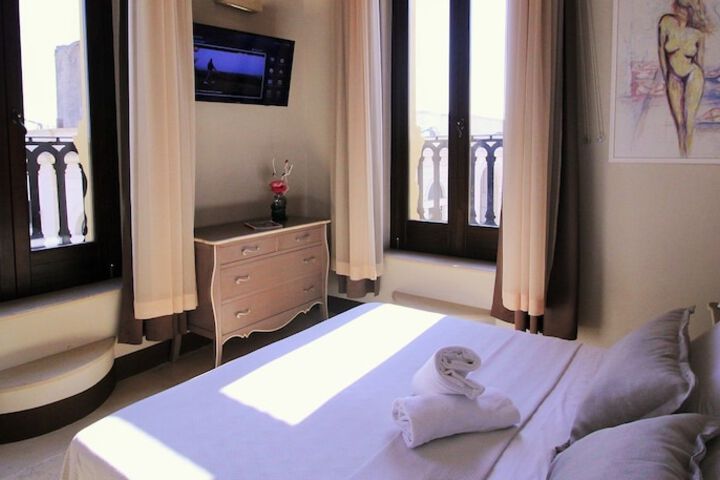Room 2 of 17