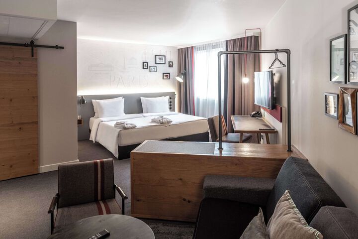 Room 9 of 41