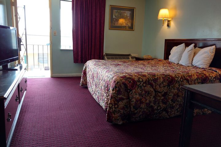 Standard | King Bed (4 of 16)