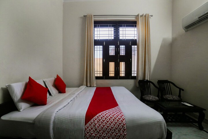 Room 5 of 10
