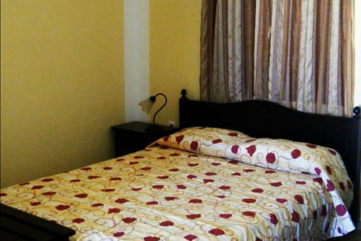 Room 4 of 16