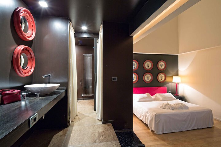 Room 6 of 94