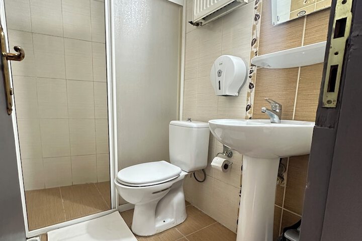 Room 15 of 27