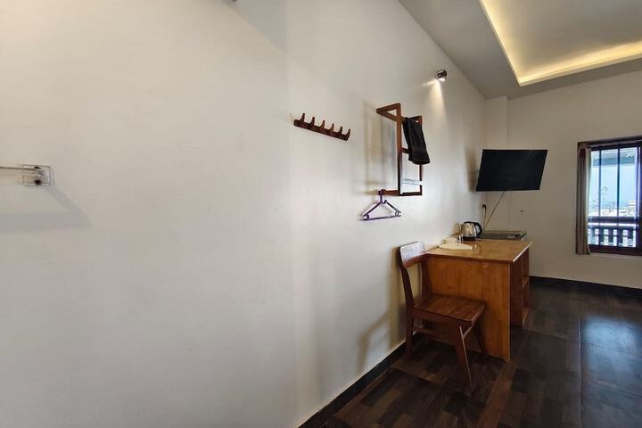 Room 6 of 31