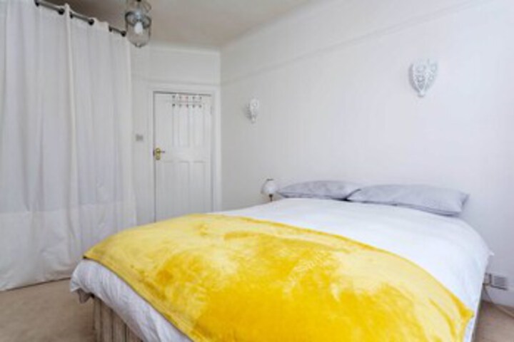 Room 15 of 19