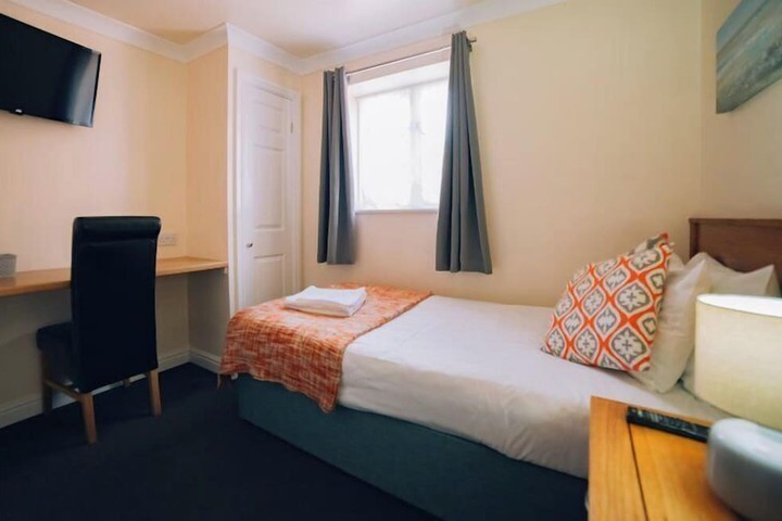 Rooms at 95 Long Street in Atherstone