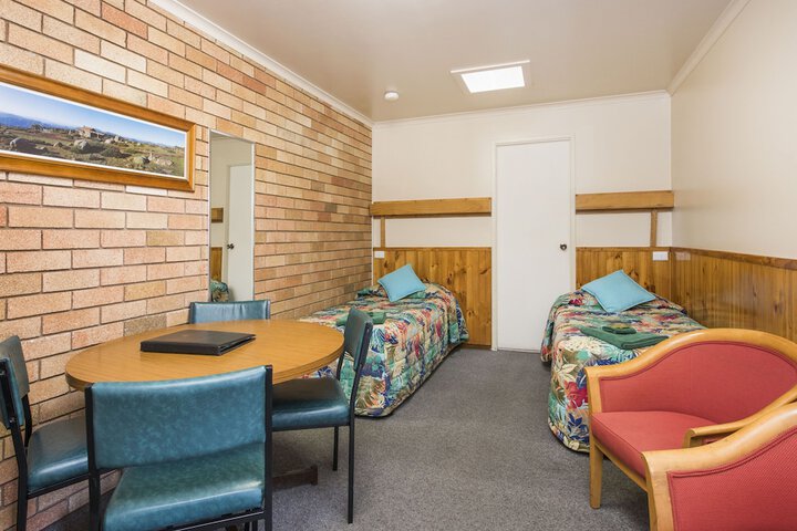 Room 9 of 25