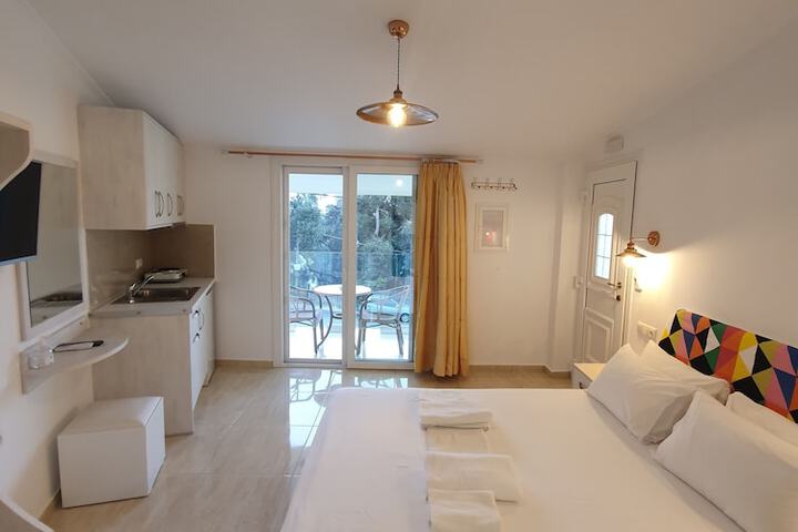 Room 3 of 25