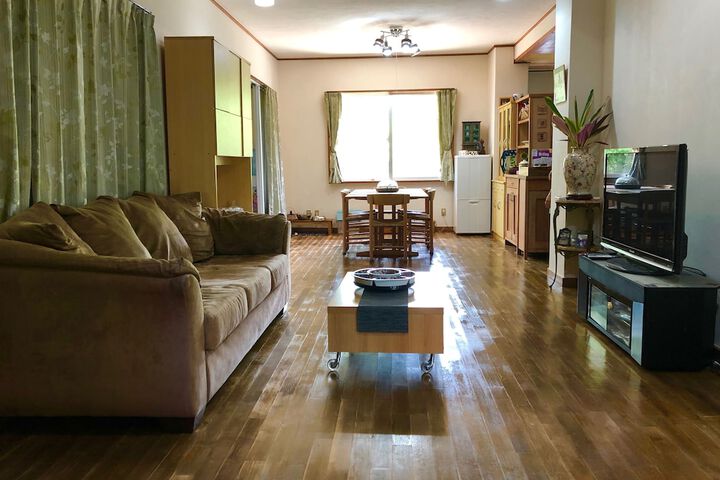 Room 6 of 14