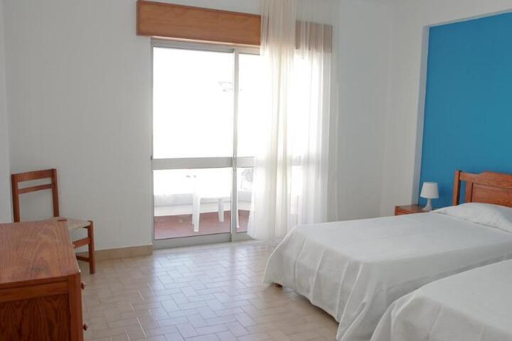 Room 8 of 9