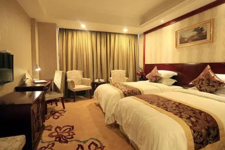 Room 4 of 15