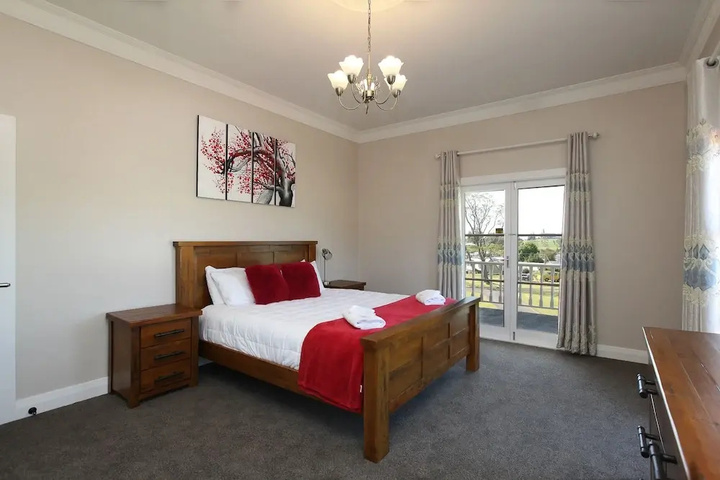 Room 4 of 23