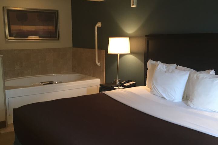 1 King Bed (11 of 30)