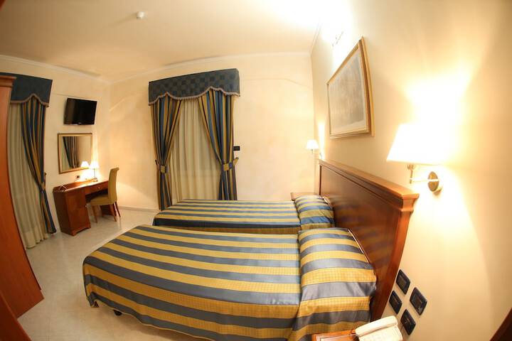 Room 12 of 188