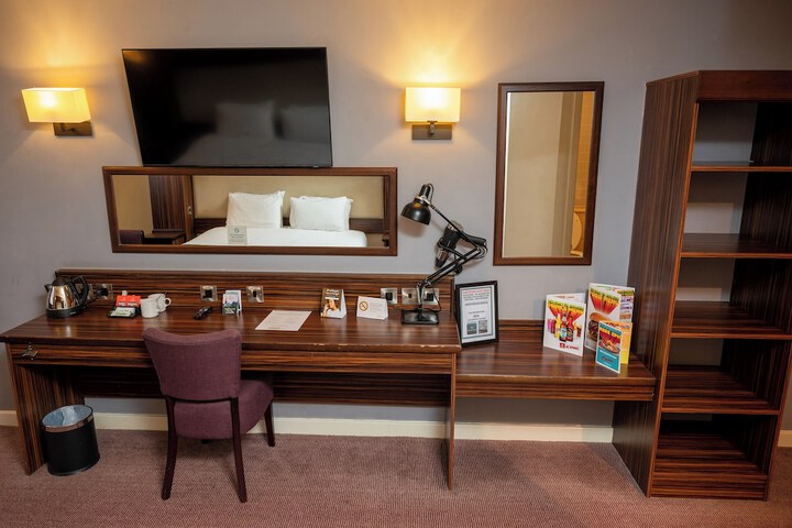 Room 15 of 35