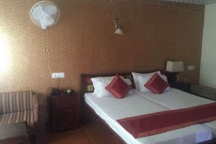 Room 12 of 25