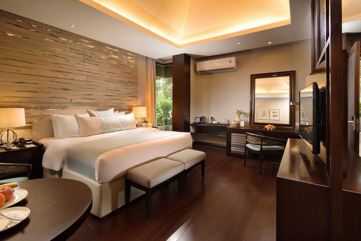 Room 16 of 80