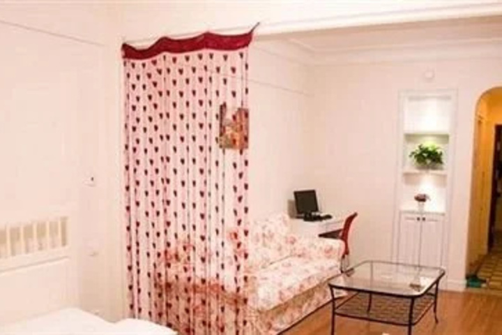 Room 4 of 6
