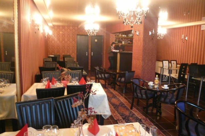 Dining 40 of 41