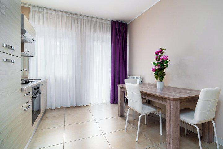 Room 4 of 7