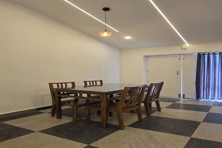Room 6 of 68