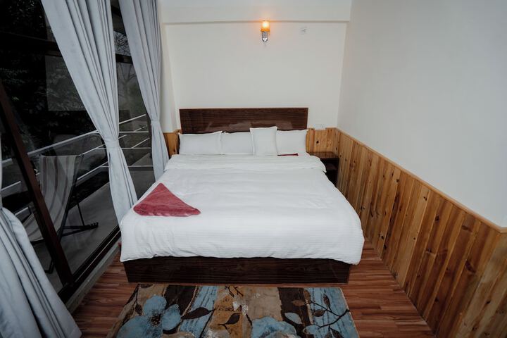 Room 9 of 47