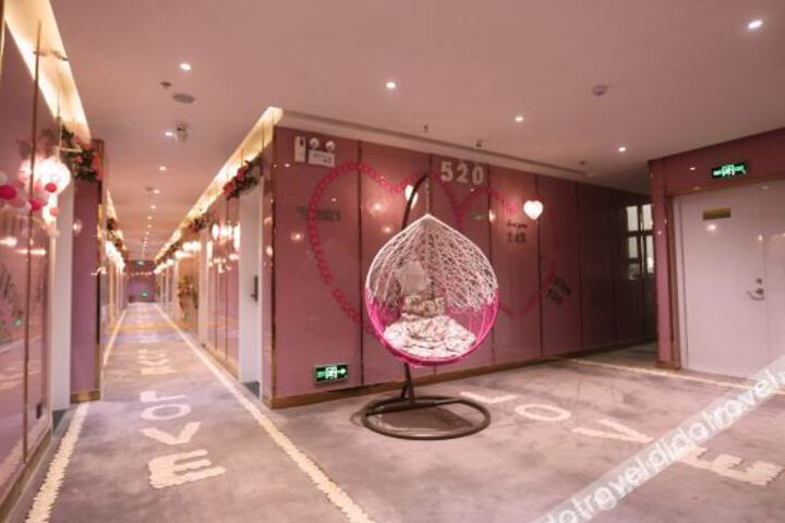 Hotel Interior 8 of 18