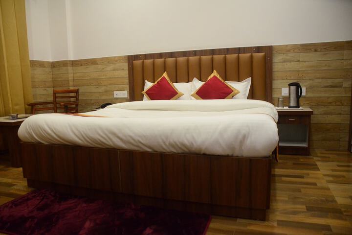 Room 12 of 40