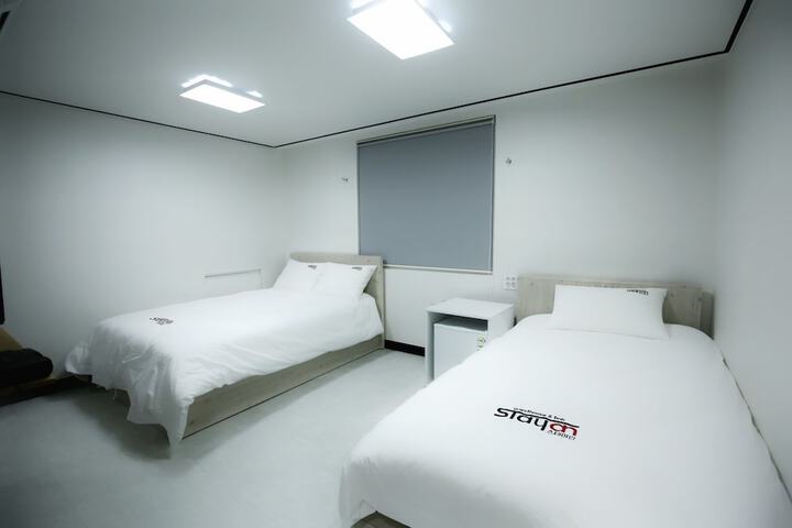 Room 13 of 46