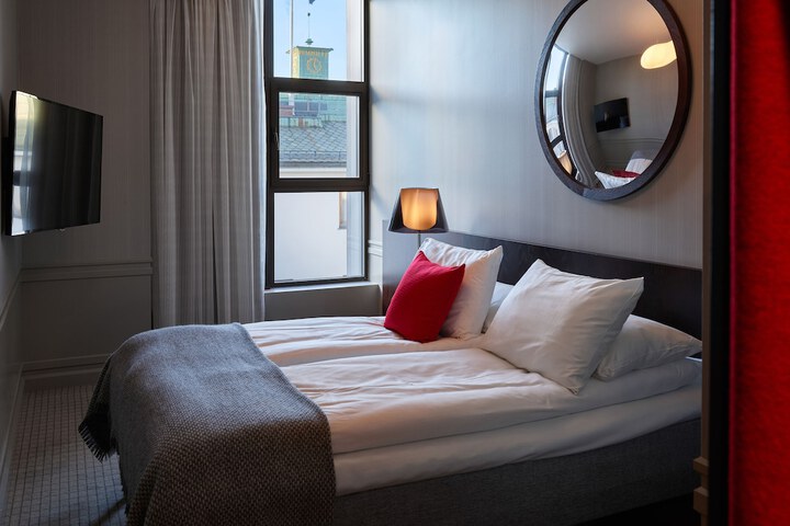 Room 12 of 82