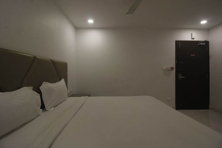 Room 6 of 31
