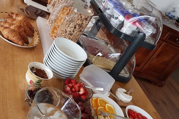 Breakfast/Coffee Service 18 of 32