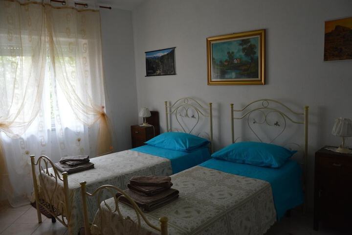 Room 10 of 34