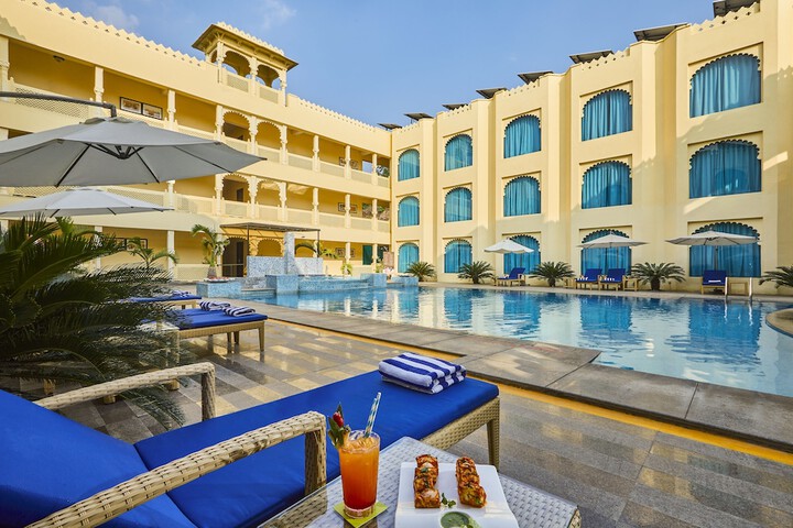 Pool Hotel