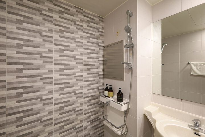 Room 33 of 75