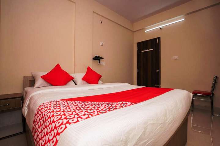 Room 4 of 9