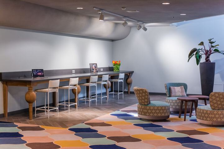 Entrance & Lobby