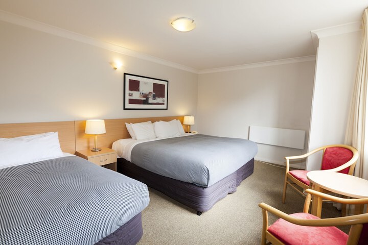 Room 10 of 43