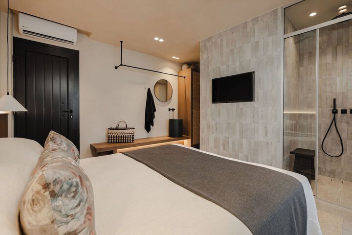 Room 161 of 260