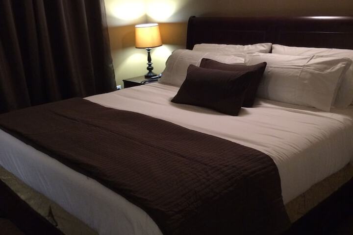 Room 4 of 122