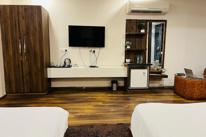 Room 7 of 38