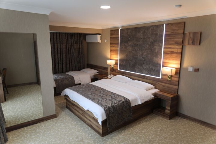 Room 9 of 32