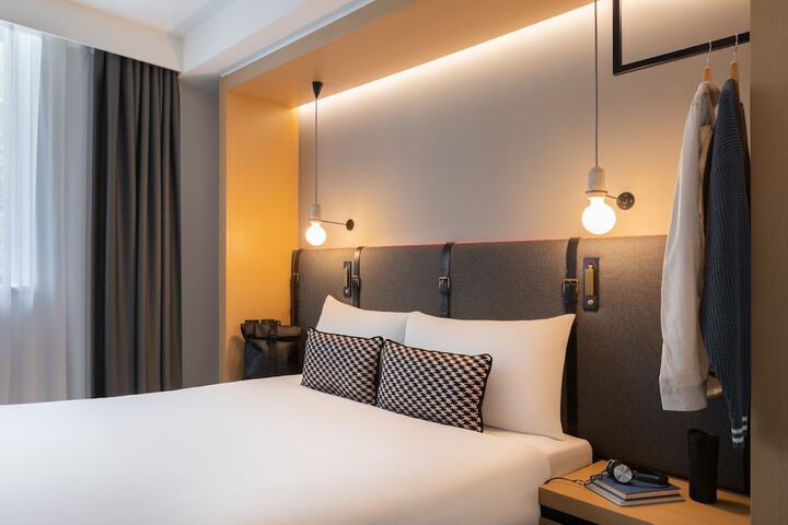 Room 42 of 64